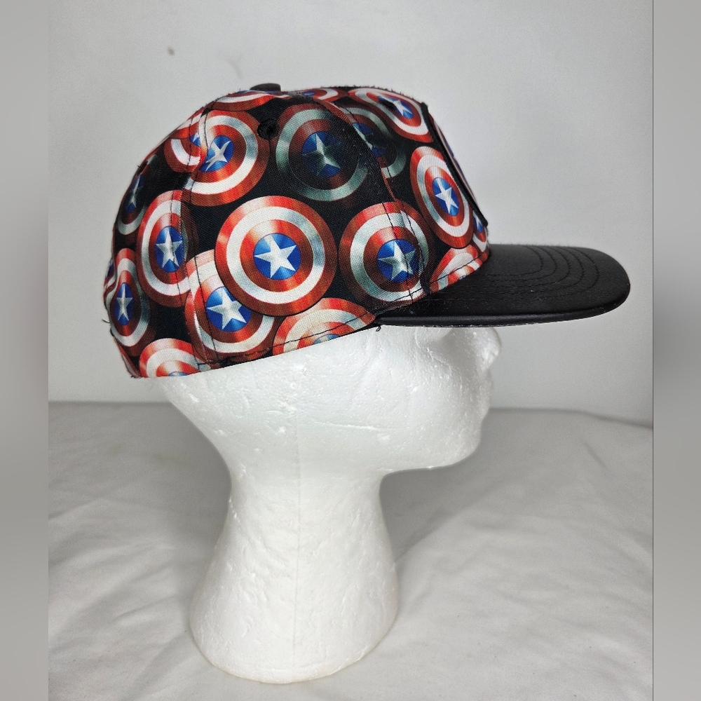 Marvel OS Captain America Shield Snapback Cap - Picture 4 of 8